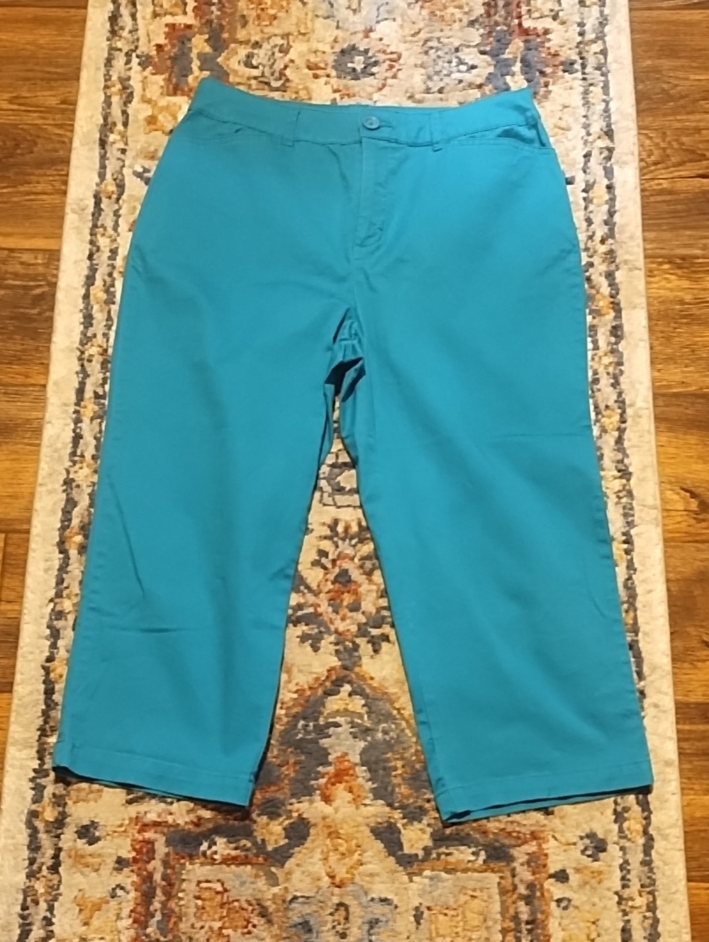 croft & barrow Teal Chino Capris Size 10 Like New.